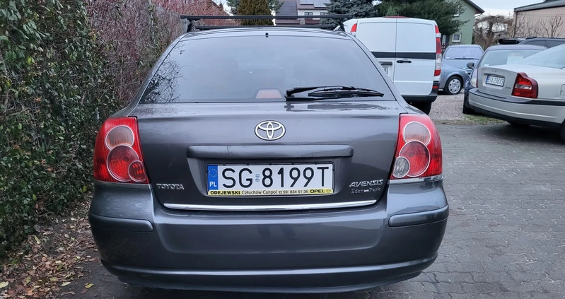 Toyota Avensis cena 10900 przebieg: 350000, rok produkcji 2007 z Warszawa małe 326